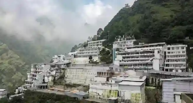 Vaishno Devi Mata Mandir01